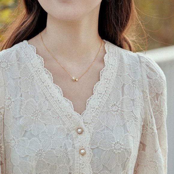 Elegant Pearl Pendant Necklace - Picture 2 of 8